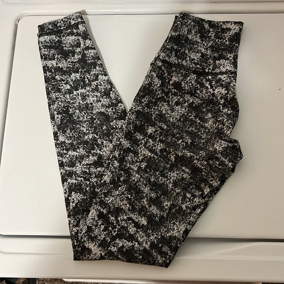 Lululemon leggings. Grey/black, size 4. Used, but good condition. - Picture 3 of 7
